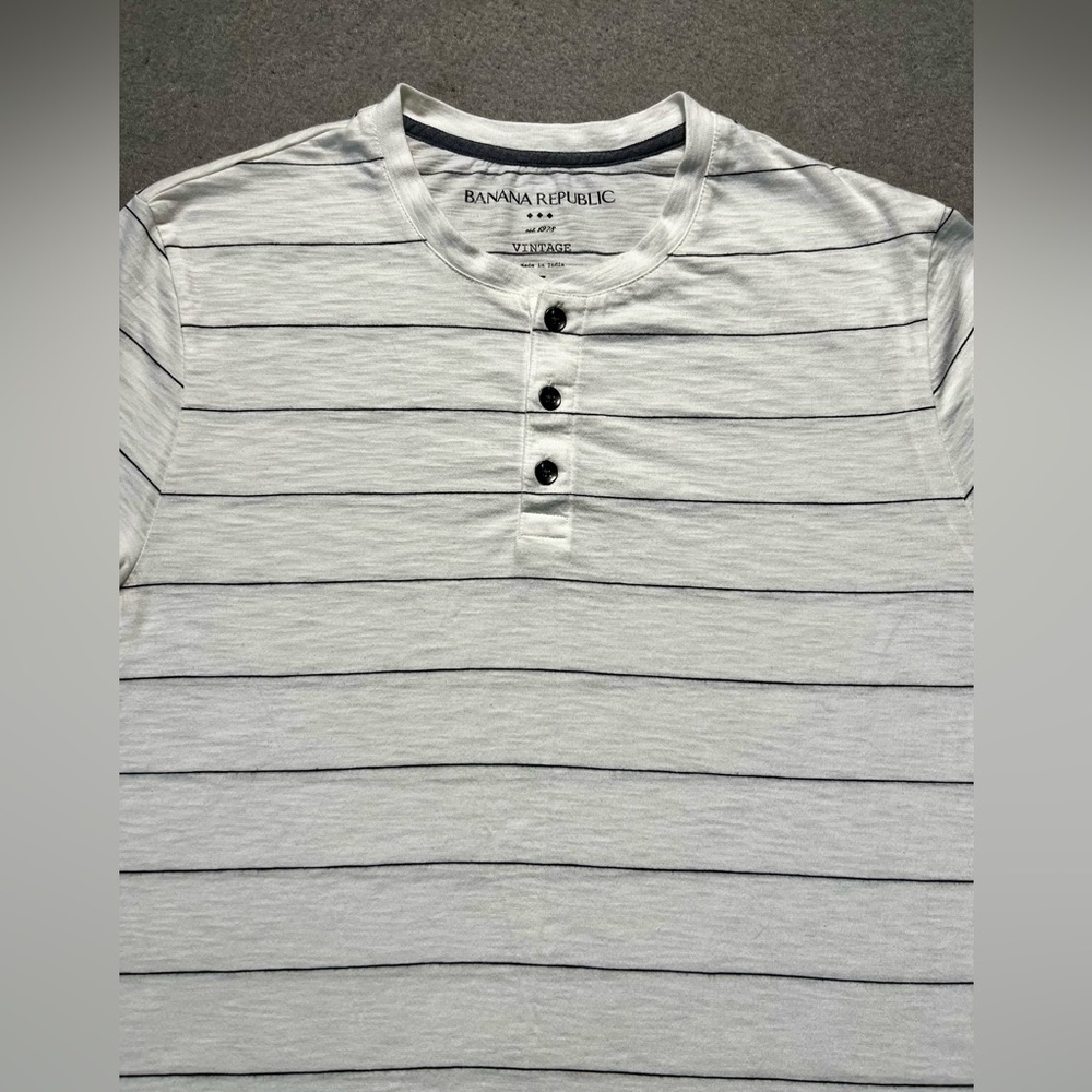 Banana Republic Men’s Large White Striped Henley Shirt 3 Button Casual - Picture 2 of 6